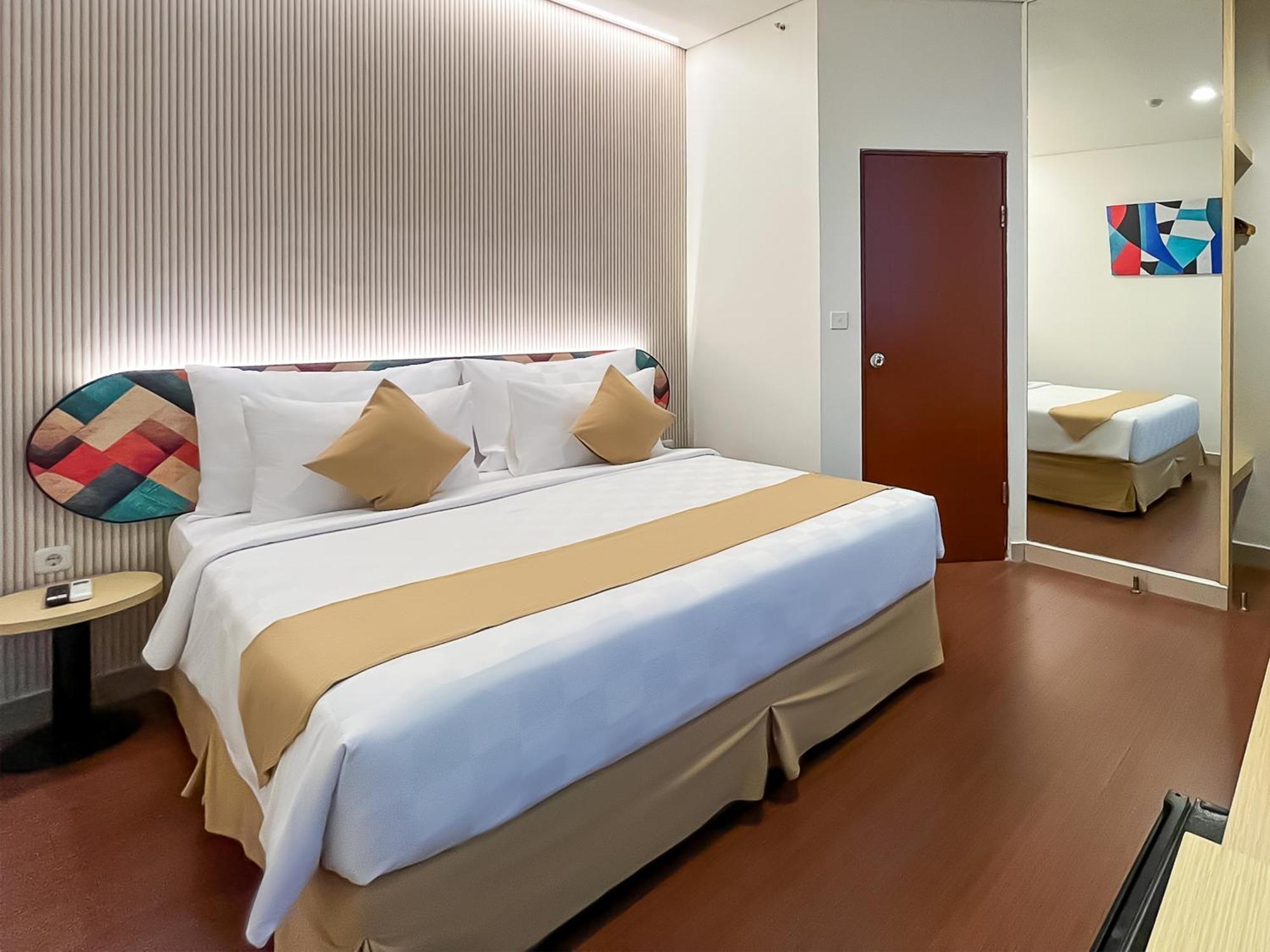 Hotel 88 Embong Malang Tunjungan Surabaya By Wh - Breakfast With The Best View On The Highest Floor And Strategic Location In The City Center Extérieur photo