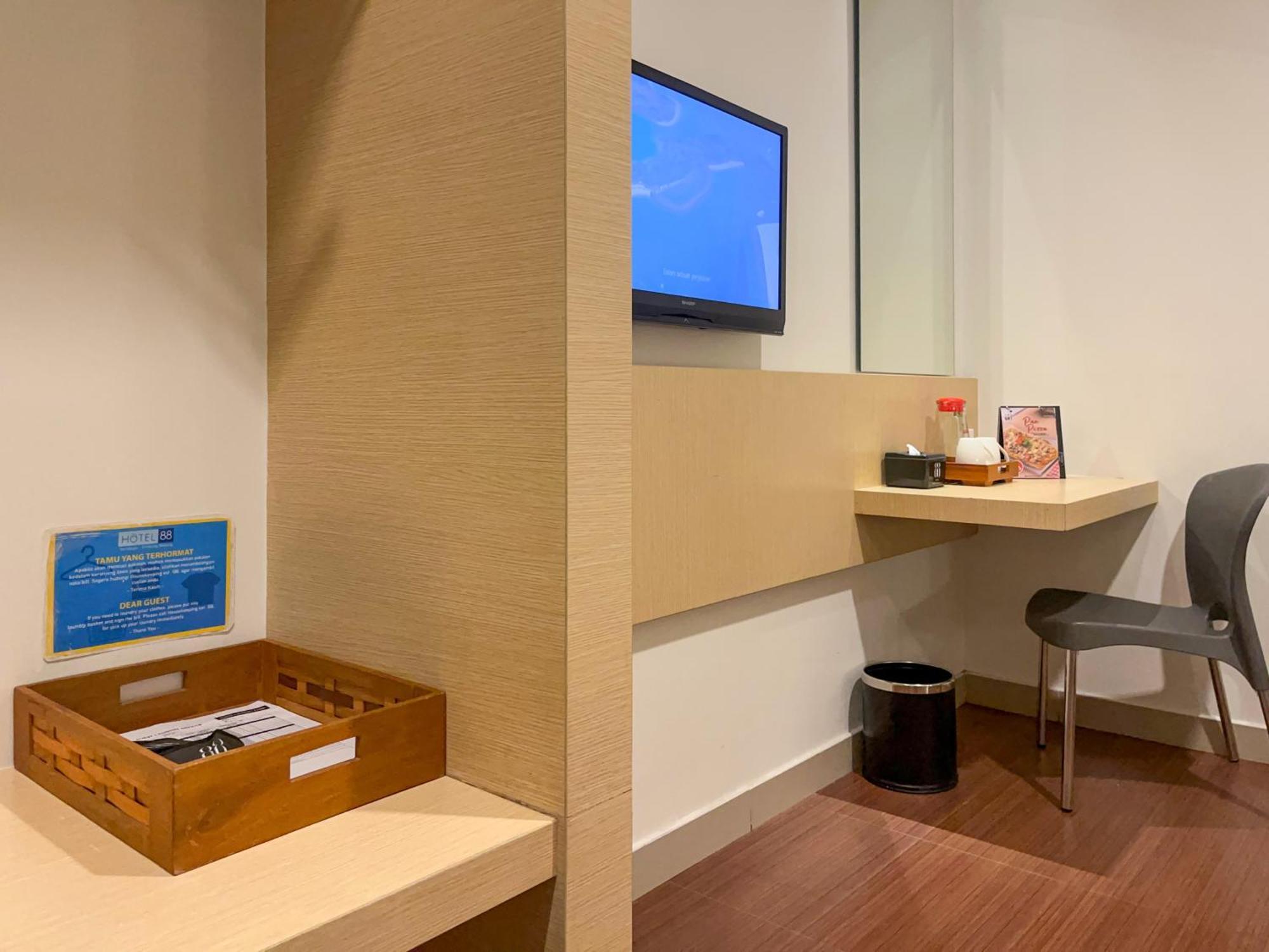 Hotel 88 Embong Malang Tunjungan Surabaya By Wh - Breakfast With The Best View On The Highest Floor And Strategic Location In The City Center Extérieur photo