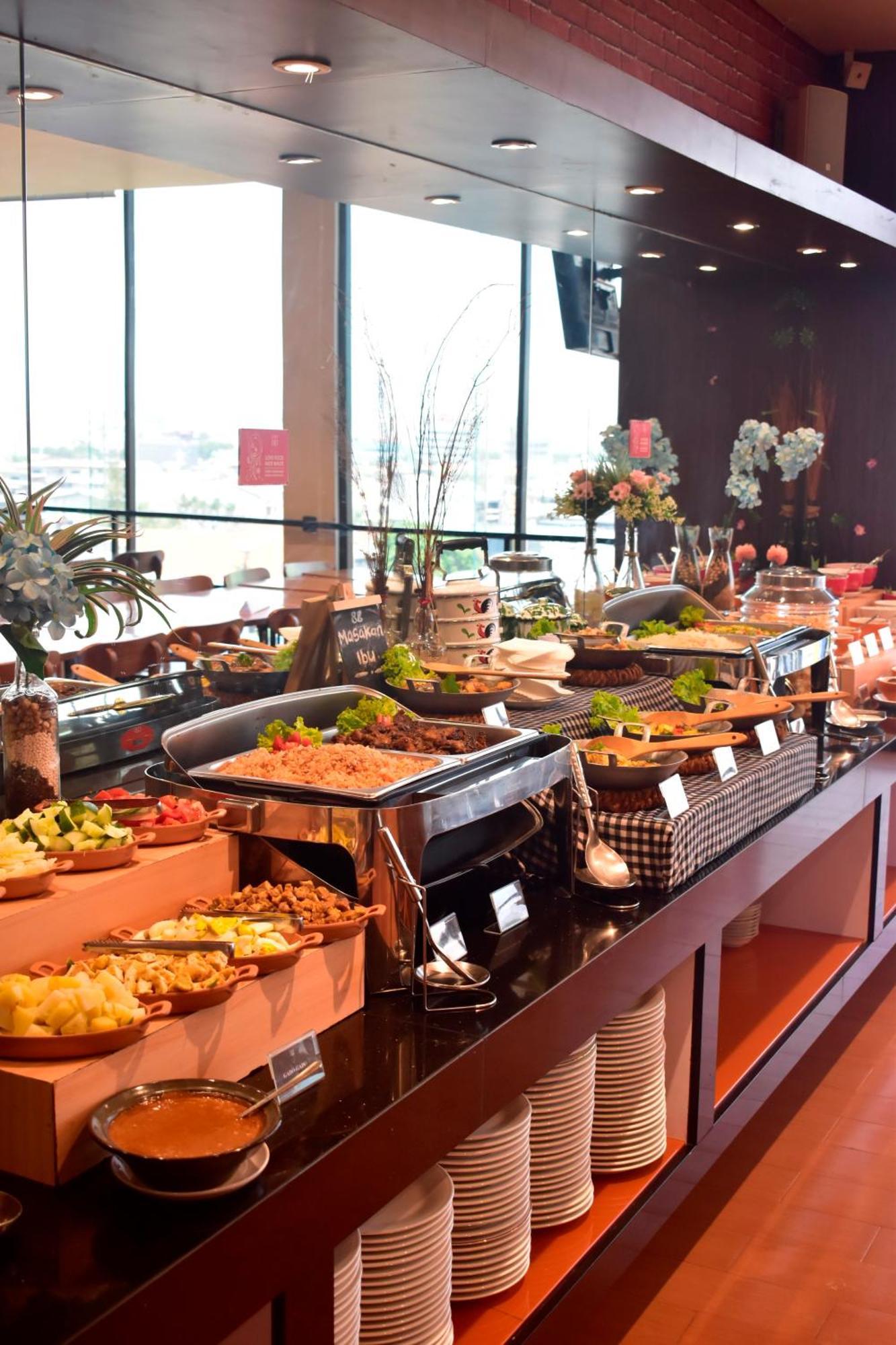 Hotel 88 Embong Malang Tunjungan Surabaya By Wh - Breakfast With The Best View On The Highest Floor And Strategic Location In The City Center Extérieur photo