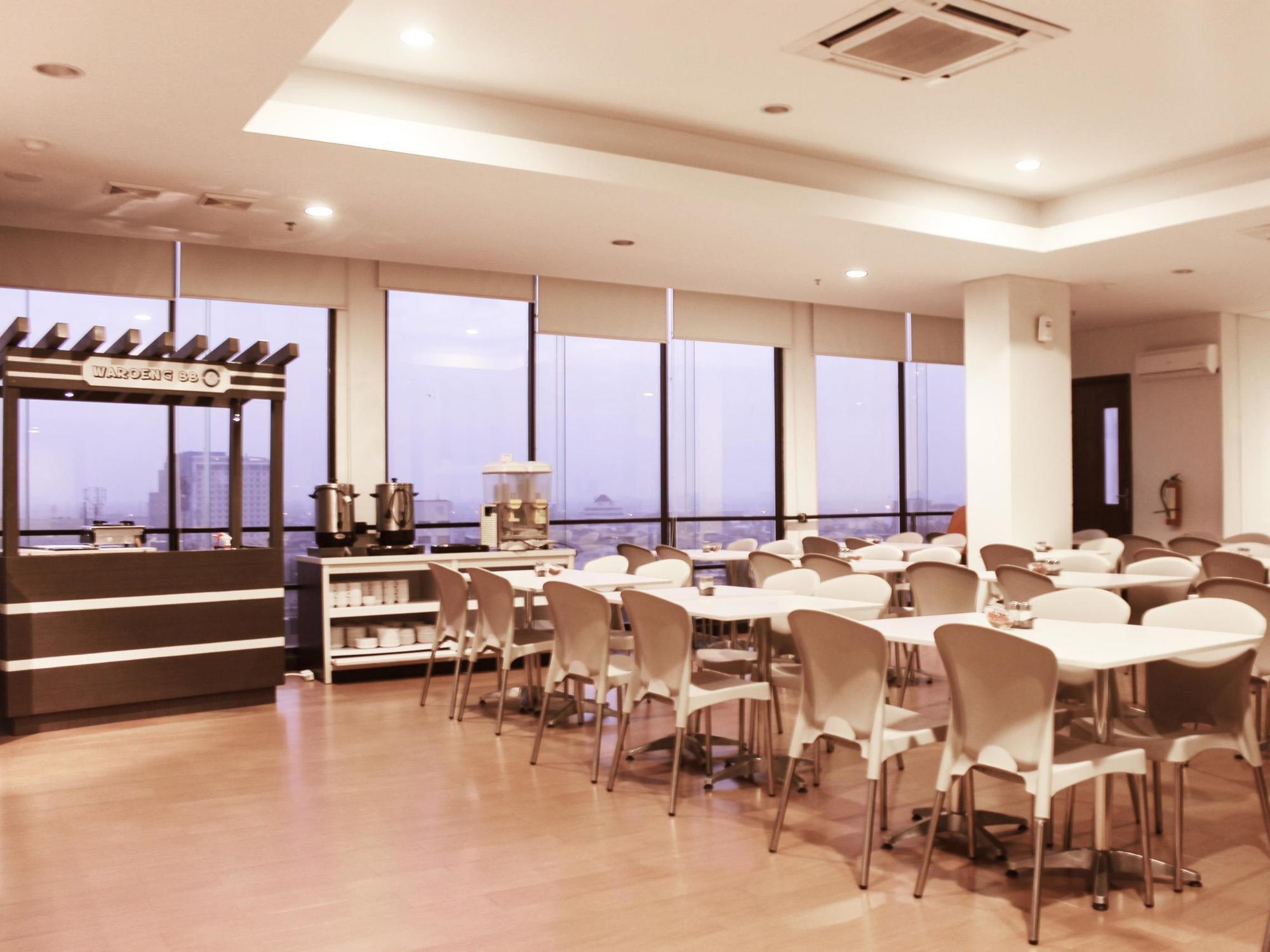 Hotel 88 Embong Malang Tunjungan Surabaya By Wh - Breakfast With The Best View On The Highest Floor And Strategic Location In The City Center Extérieur photo