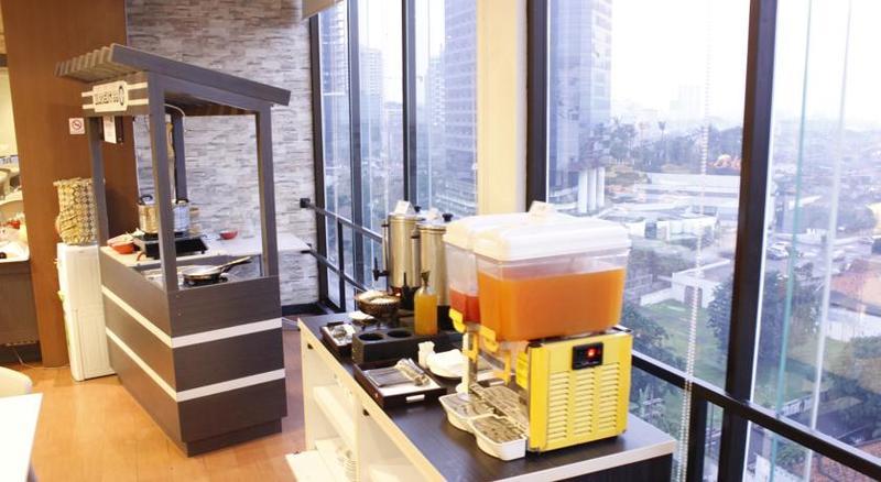 Hotel 88 Embong Malang Tunjungan Surabaya By Wh - Breakfast With The Best View On The Highest Floor And Strategic Location In The City Center Extérieur photo