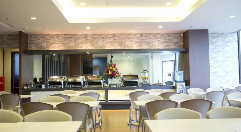 Hotel 88 Embong Malang Tunjungan Surabaya By Wh - Breakfast With The Best View On The Highest Floor And Strategic Location In The City Center Extérieur photo