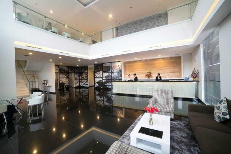 Hotel 88 Embong Malang Tunjungan Surabaya By Wh - Breakfast With The Best View On The Highest Floor And Strategic Location In The City Center Extérieur photo